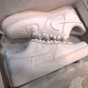 Air Force 1 Low size 9 women/ 7.5 men